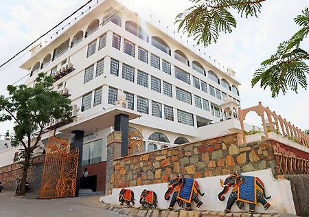 Mewargarh Udaipur By Red Lion S Otel Dış mekan fotoğraf