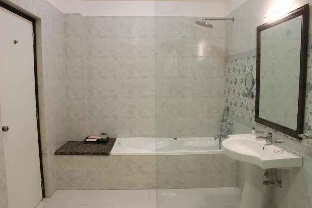 Mewargarh Udaipur By Red Lion S Otel Dış mekan fotoğraf